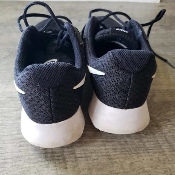 Nike Black and White Tanjun Sneakers. - Picture 5 of 7